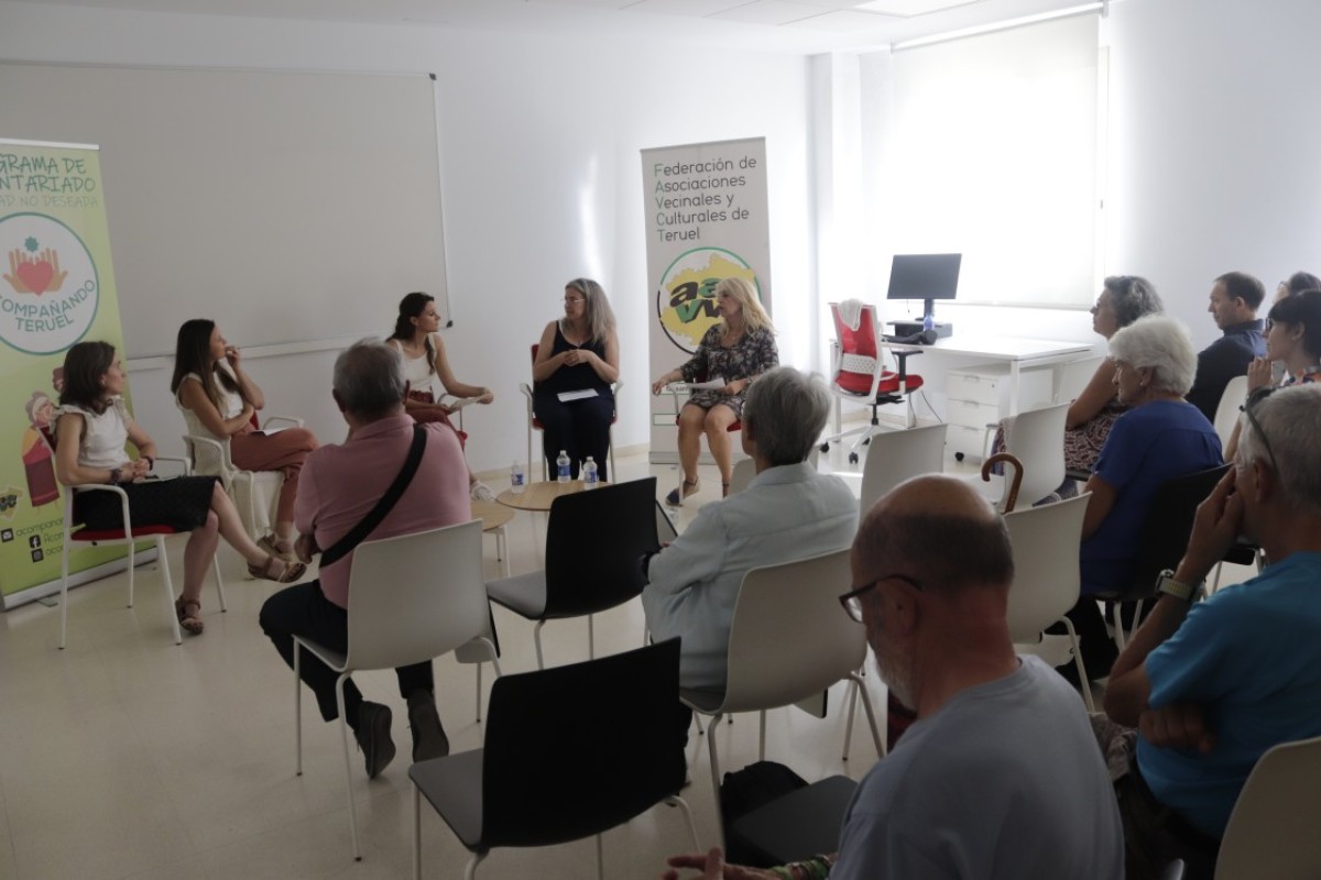 Los distintos prismas de la soledad, en una mesa redonda de Acompañando Teruel